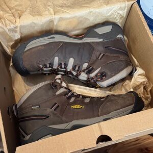 KEEN Men's Brown and Gray Hiking Boots